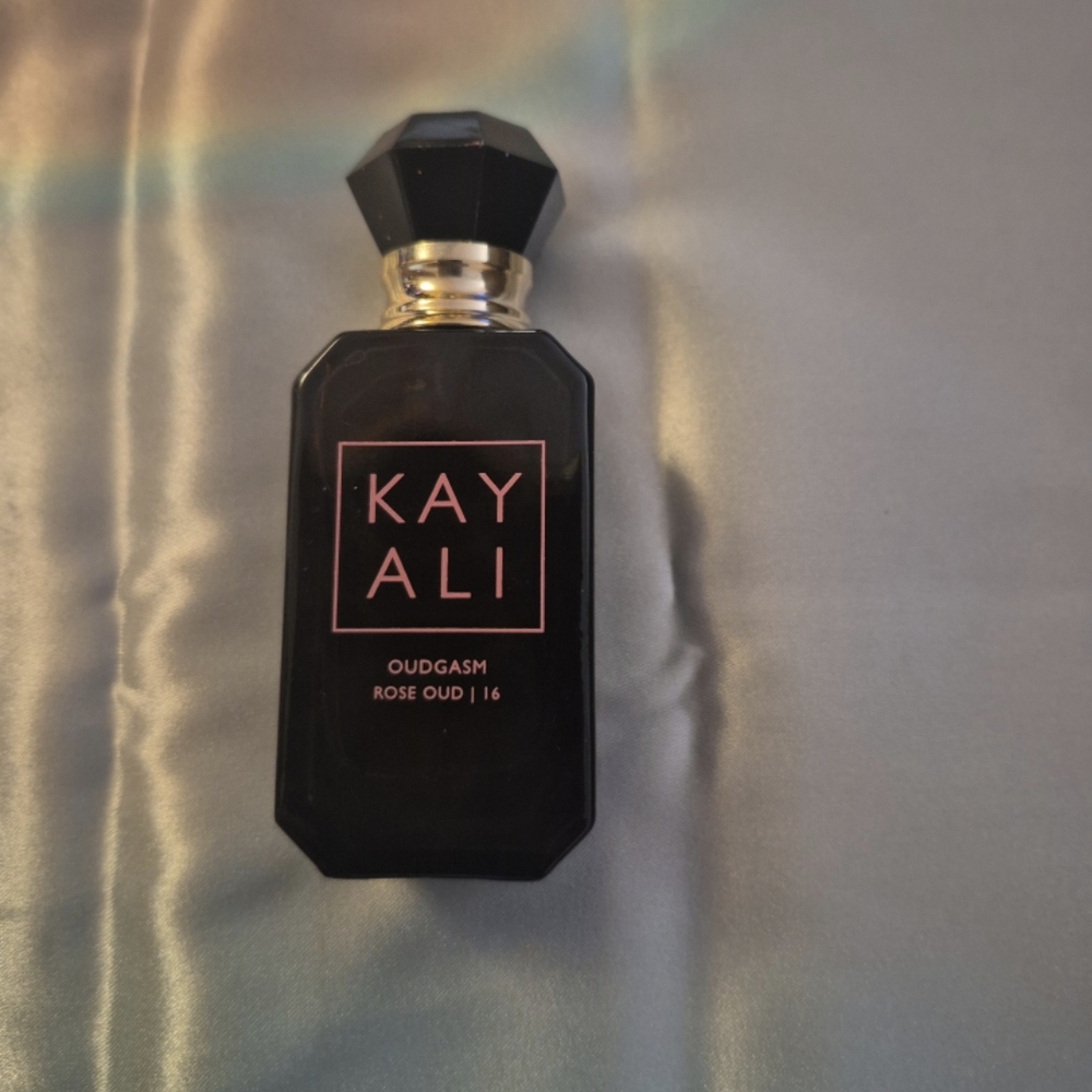 Kayali Oudgasm Rose Oud